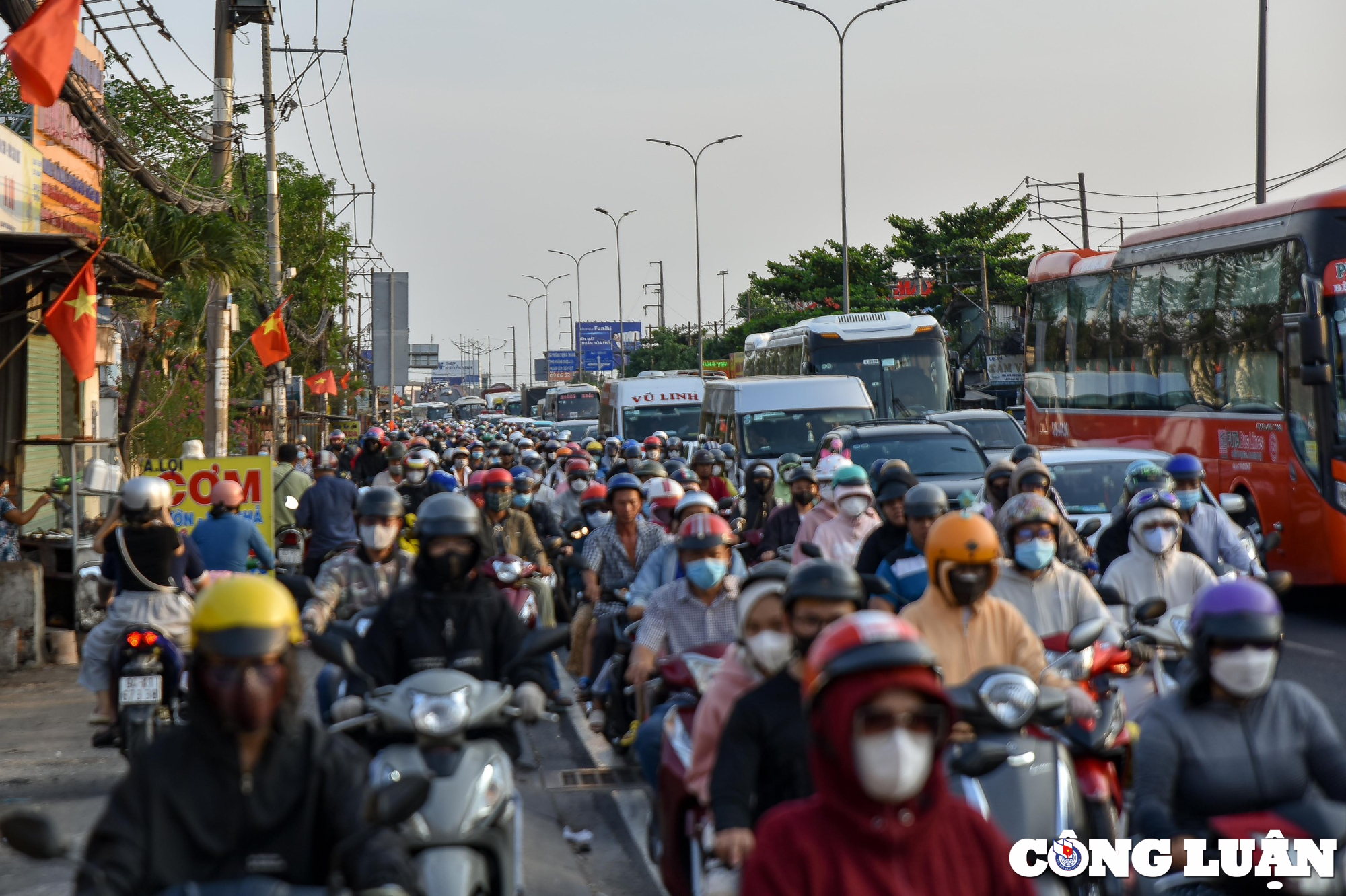 phan anh trat tu an toan giao thong nghi le 2 9 nguoi dan goi den dau hinh 1