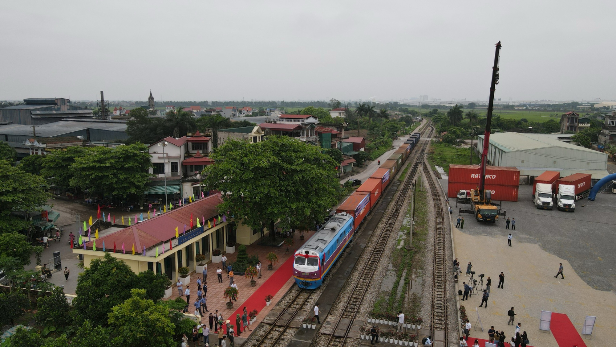 khai truong doan tau lien van quoc te dau tien xuat phat tu ga cao xa hinh 4