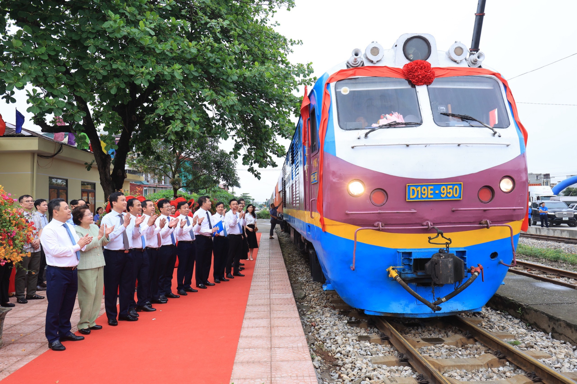 khai truong doan tau lien van quoc te dau tien xuat phat tu ga cao xa hinh 1