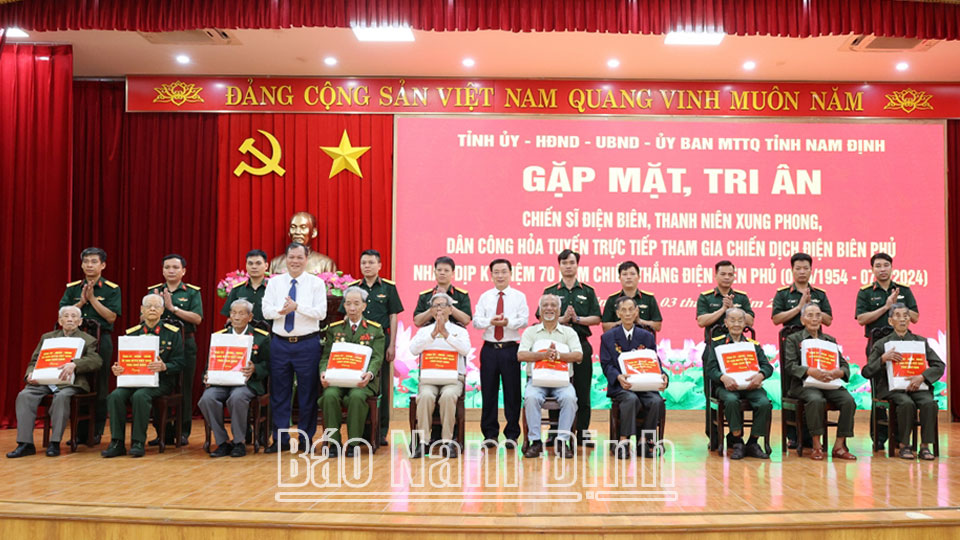 nam dinh gap mat tri an chien si dien bien thanh nien xung phong dan quan hoa tuyen hinh 1