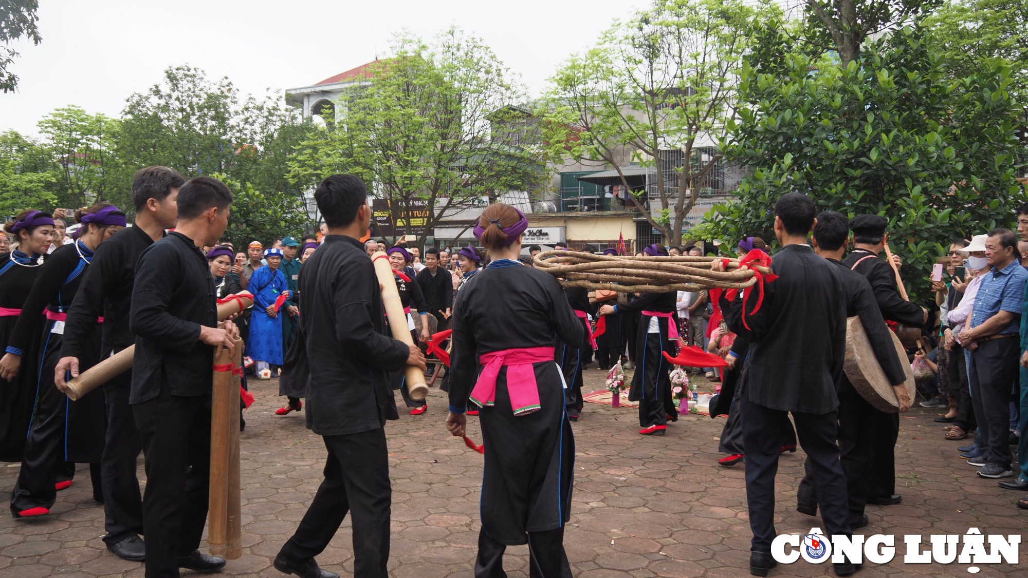 nghi le keo co doc dao cua nguoi tay bac ha hinh 2