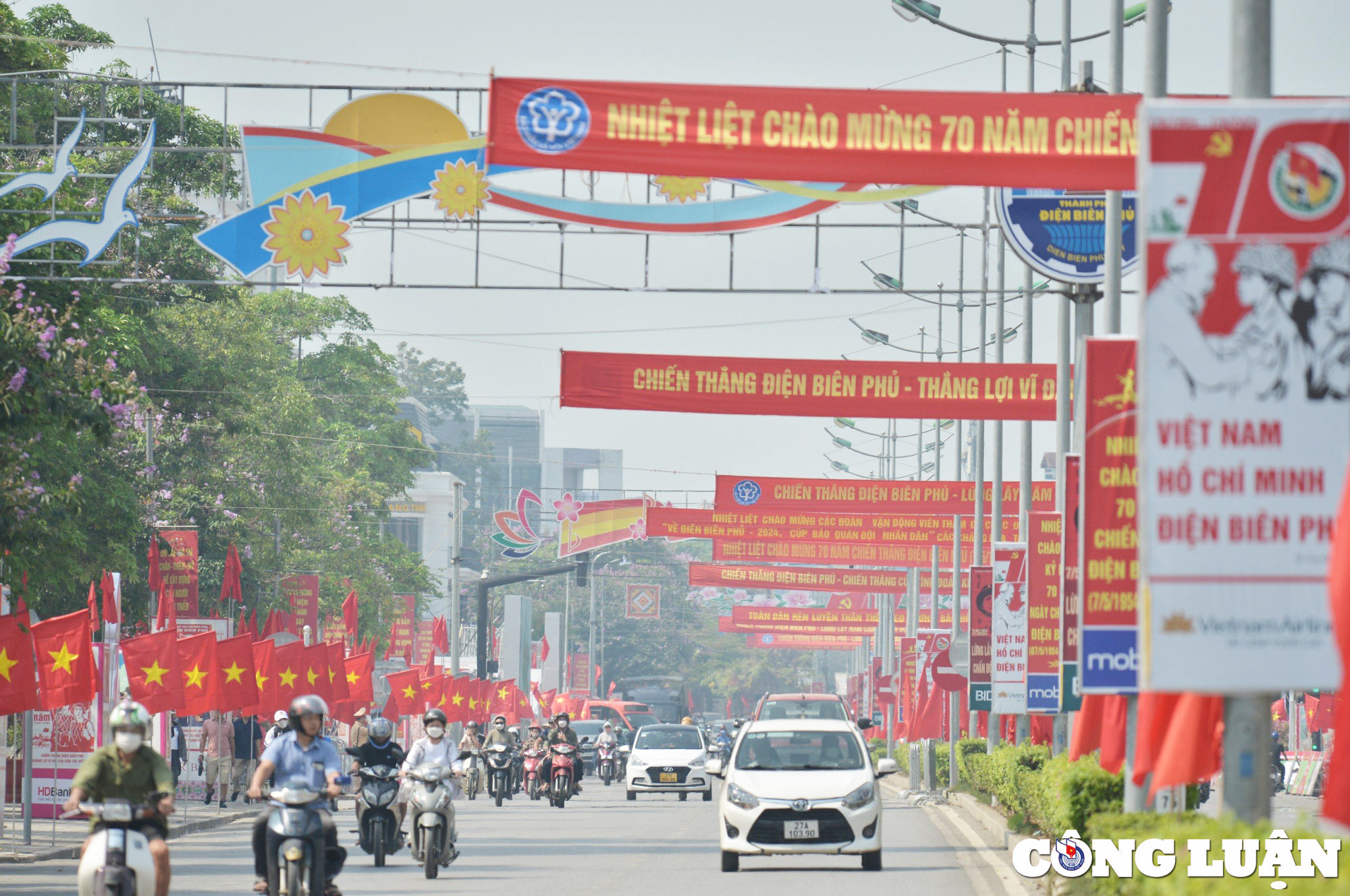 thanh pho dien bien phu ruc ro co hoa san sang don dai le hinh 1