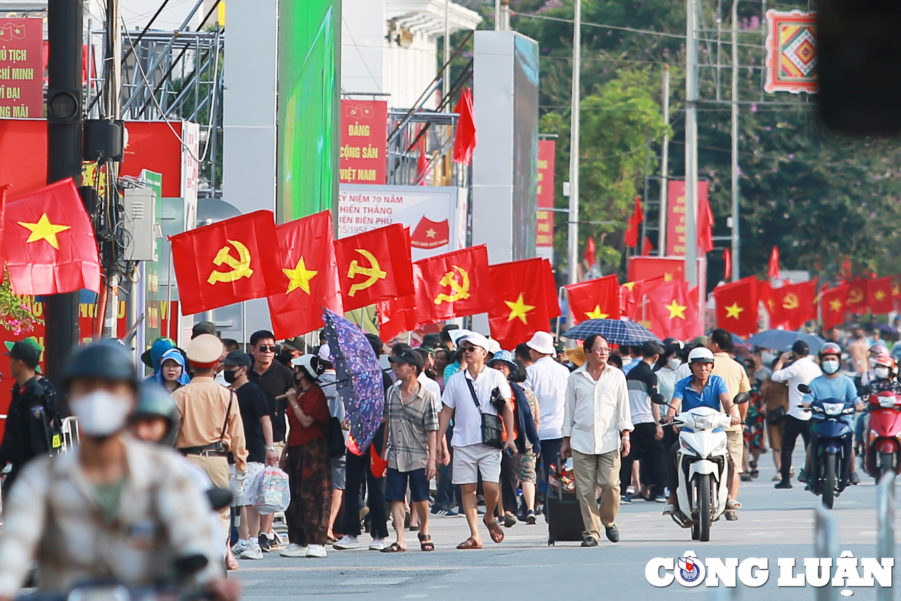 thanh pho dien bien phu ruc ro co hoa san sang don dai le hinh 3