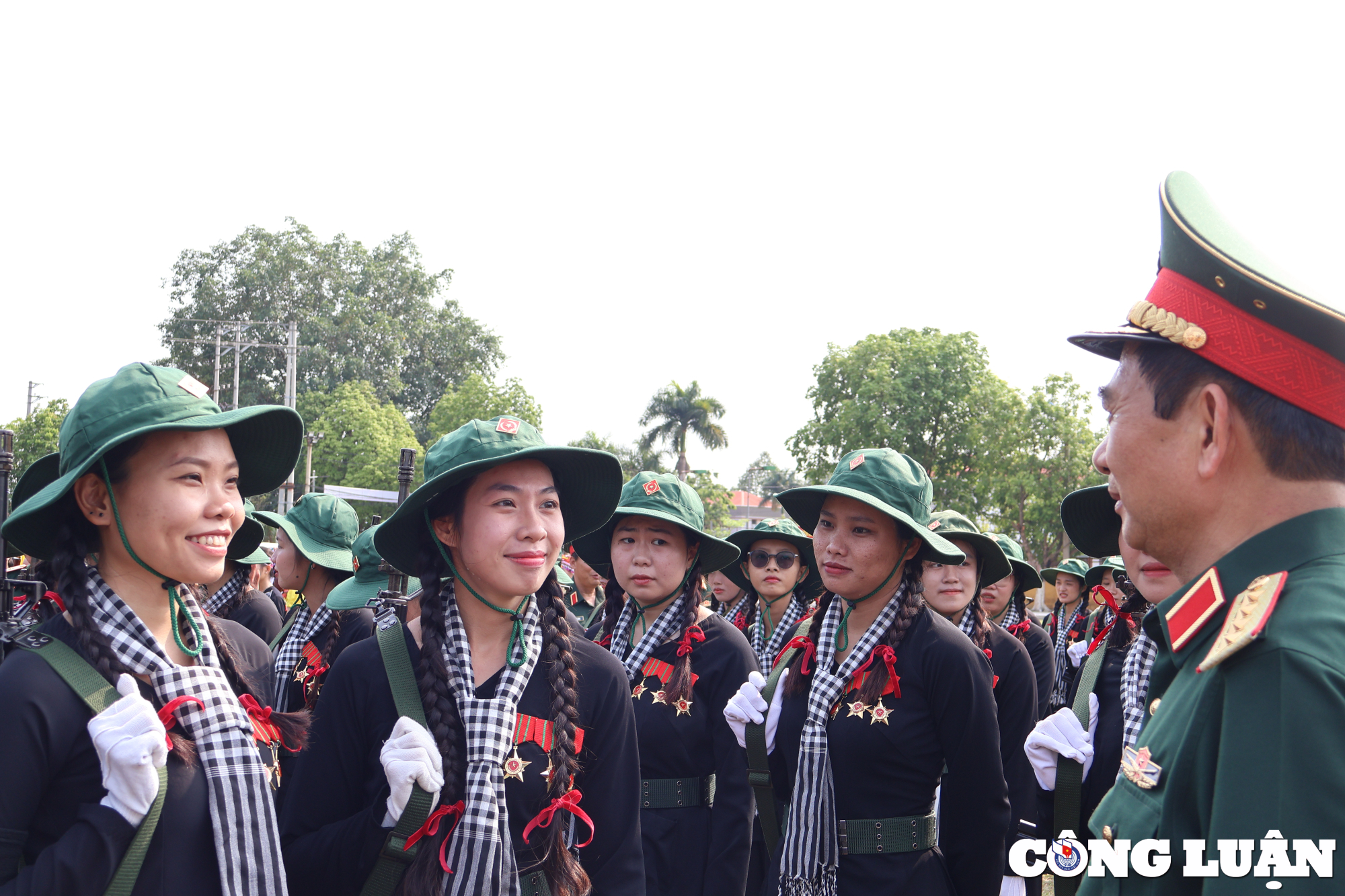 dai tuong phan van giang tham dong vien can bo chien si tham gia dieu binh dieu hanh tai dien bien hinh 4