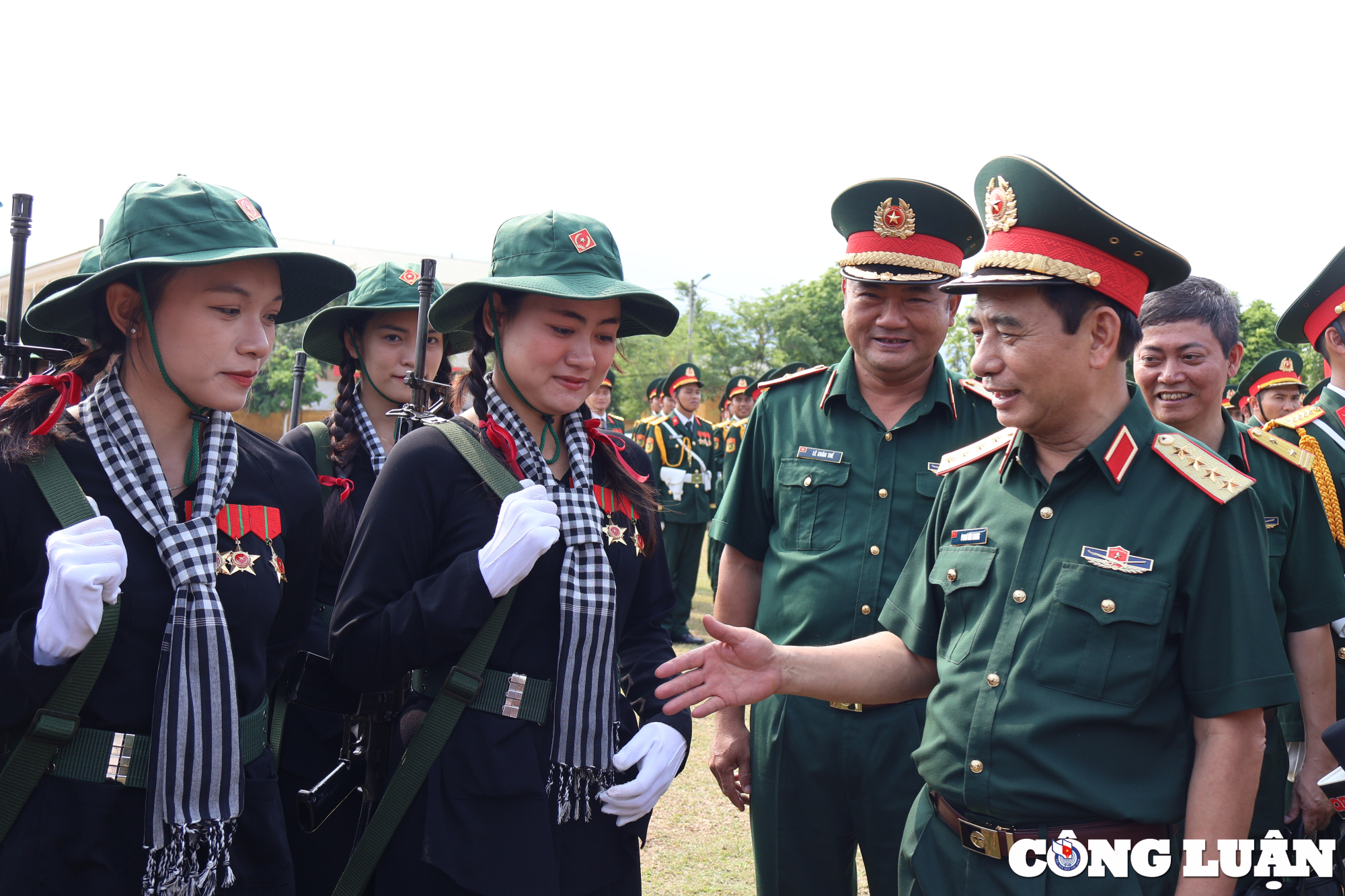 dai tuong phan van giang tham dong vien can bo chien si tham gia dieu binh dieu hanh tai dien bien hinh 5