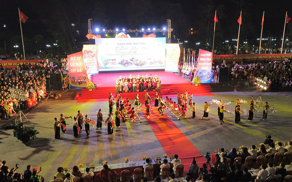 tung bung festival mua sap ruc ro sac mau tay bac hinh 1