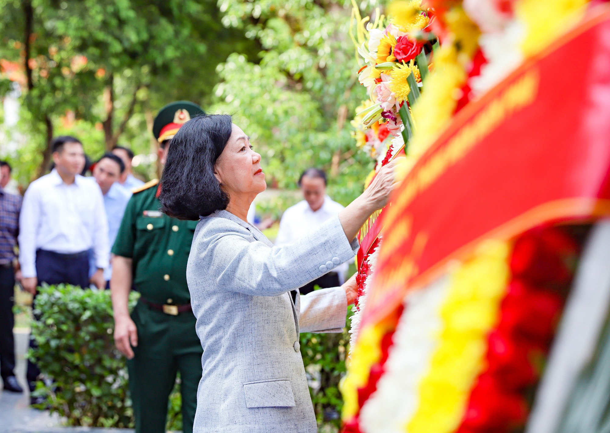 ky niem 70 nam chien thang dien bien phu lanh dao nguyen lanh dao dang nha nuoc tri an cac anh hung liet si hinh 2