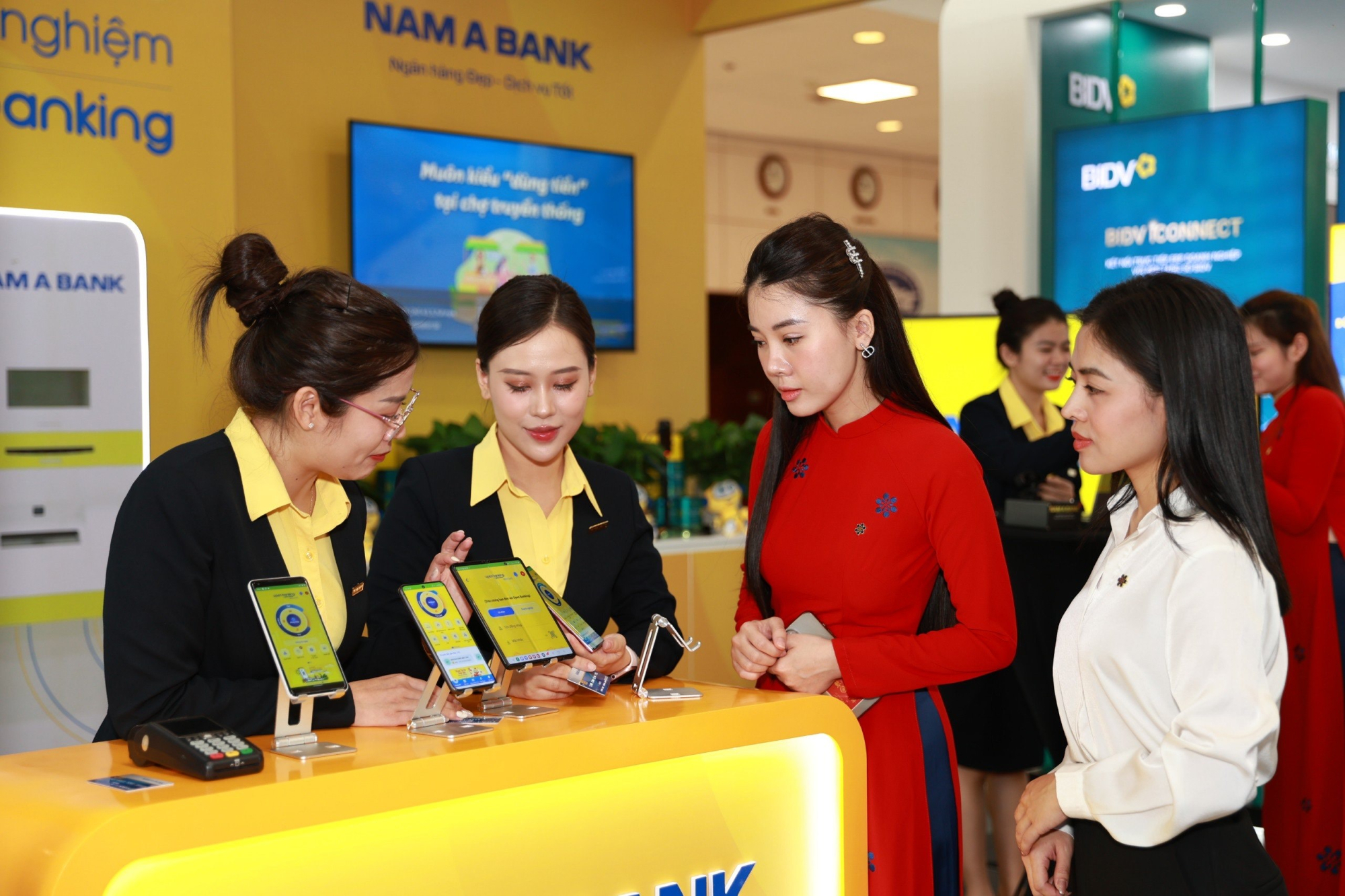 nam a bank tien phong sang tao so trong nganh ngan hang hinh 2