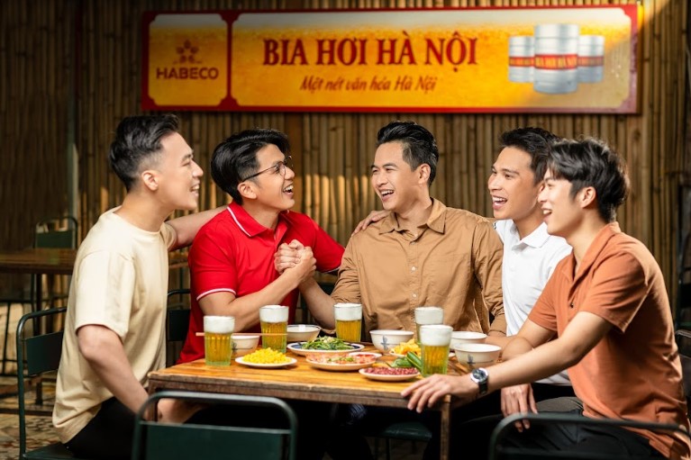 bia hoi ha noi  vi bia gan ket nhung khoanh khac ngay he hinh 2