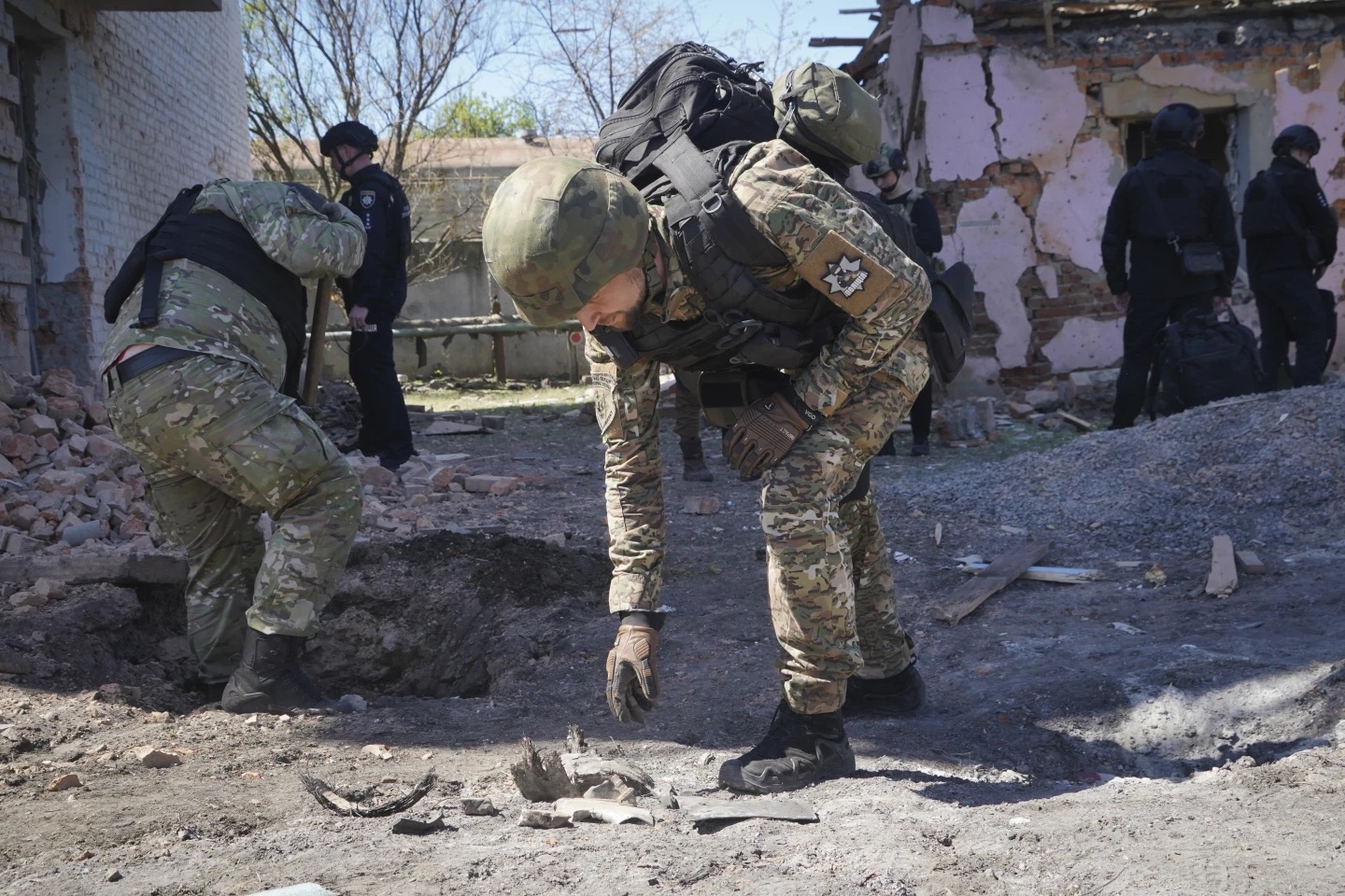 my vien tro khan cap de ukraine ngan buoc tien cua nga o kharkiv hinh 1