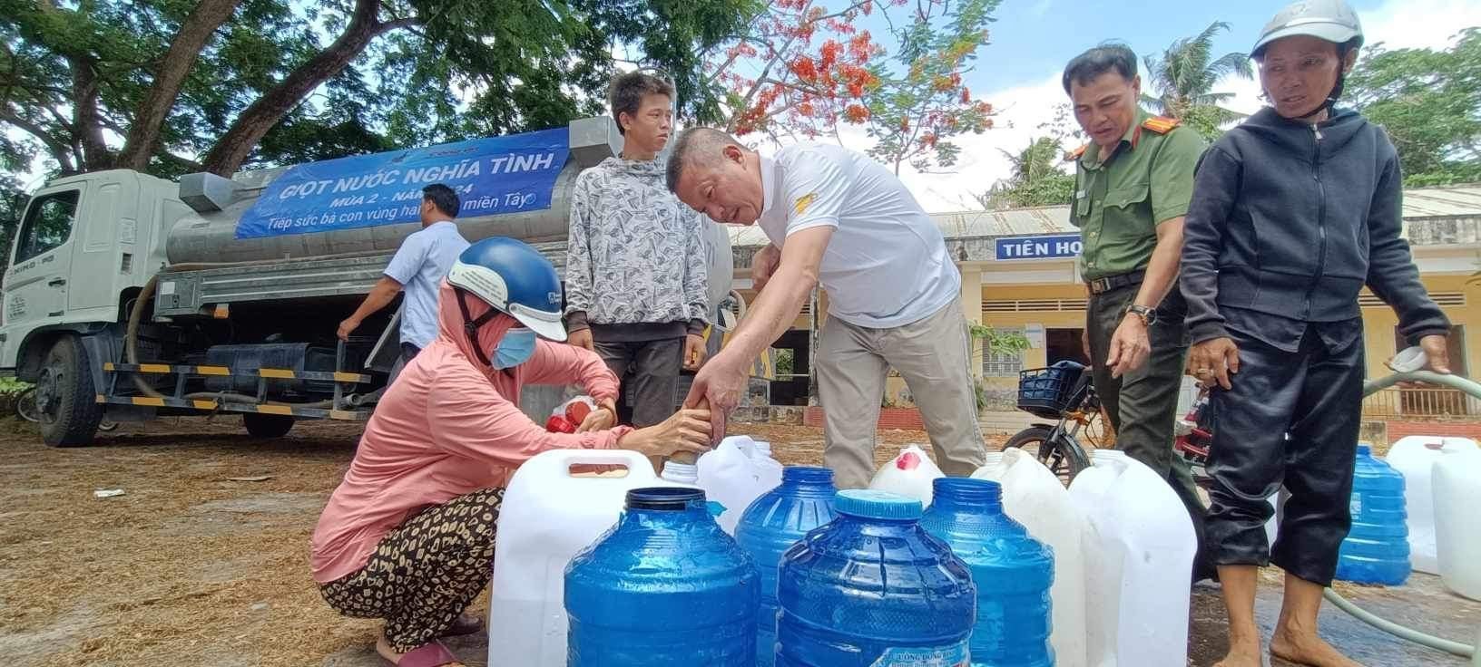 nhung giot nuoc nghia tinh tiep suc nguoi dan vung han man ben tre tien giang hinh 3