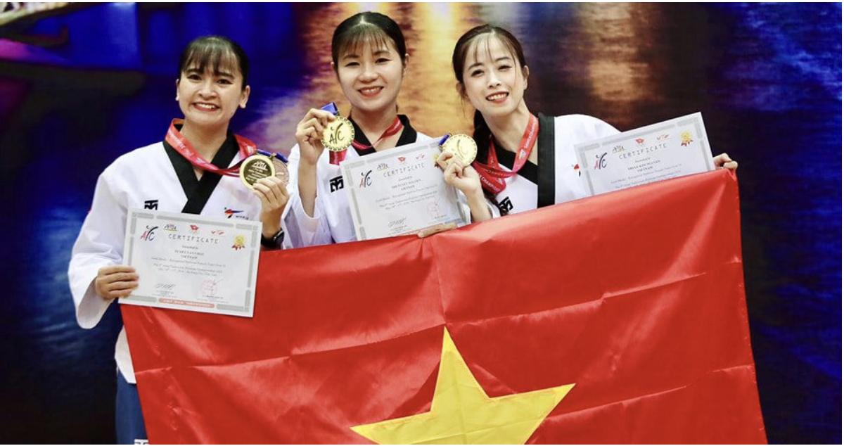 chau tuyet van va dong doi gianh hcv giai taekwondo vo dich chau a hinh 1