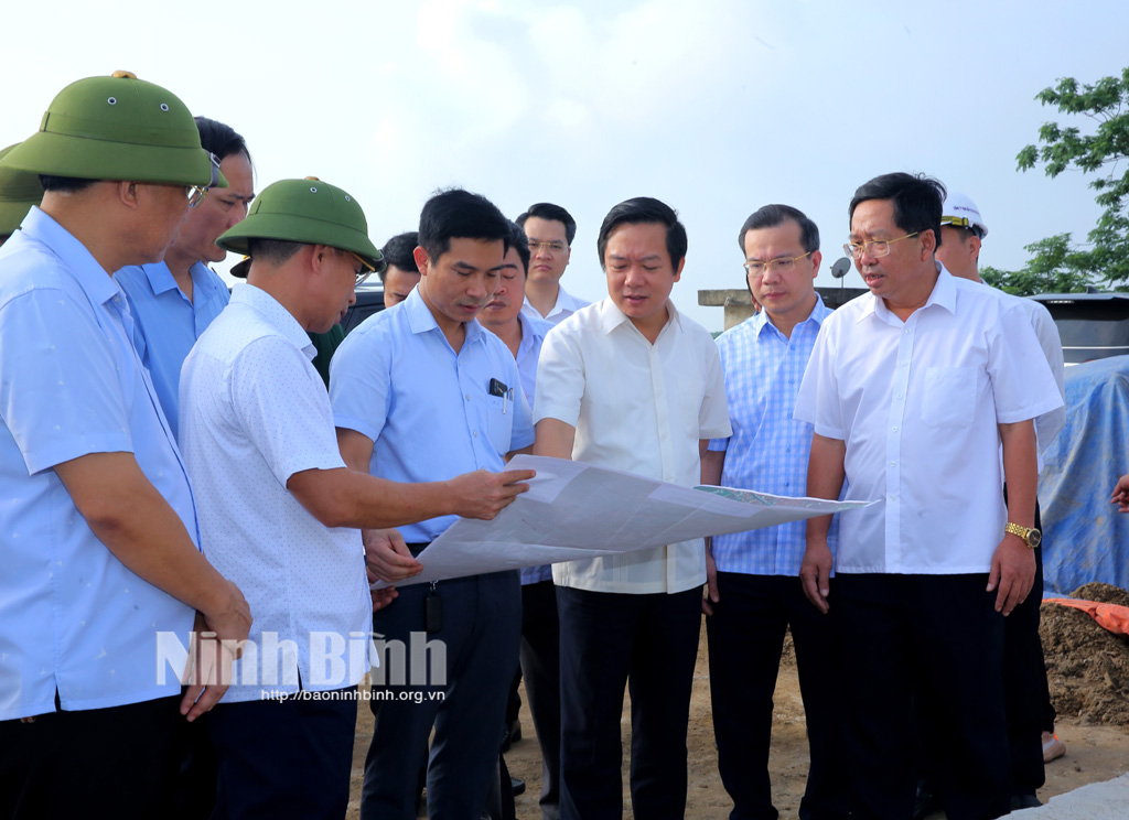 ninh binh kiem tra toan bo de ke cong dam bao phong chong thien tai va tim kiem cuu nan hinh 1