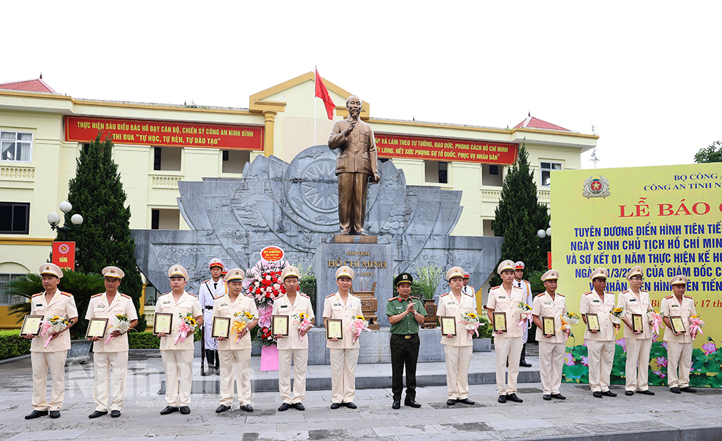 cong an tinh ninh binh tuyen duong gan 400 tap the ca nhan dien hinh tien tien hinh 1