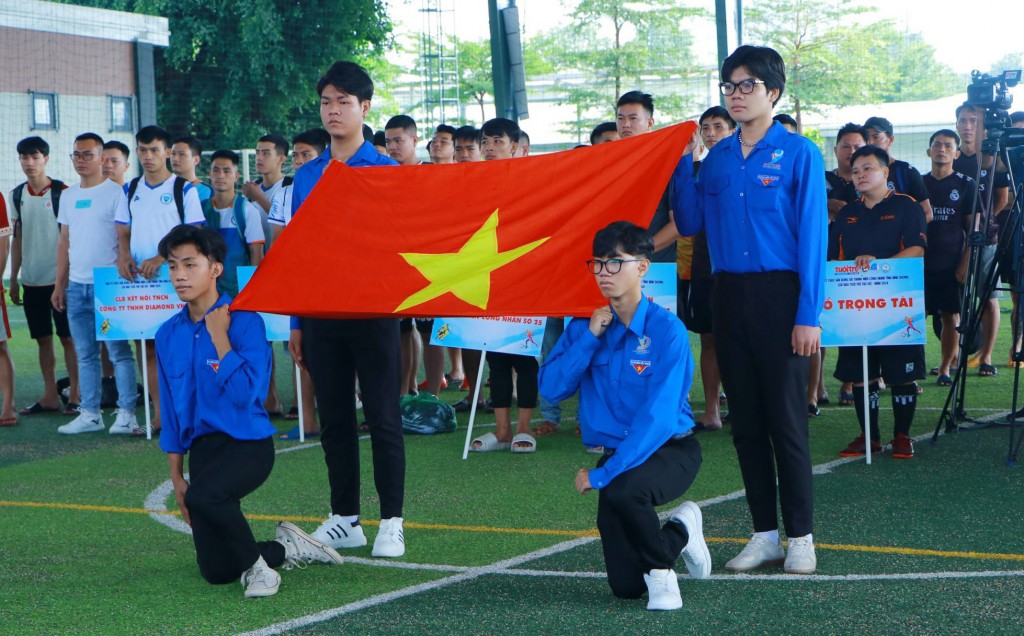 khai mac giai bong da nam thanh nien cong nhan tinh binh duong  cup bao tuoi tre thu do nam 2024 hinh 2