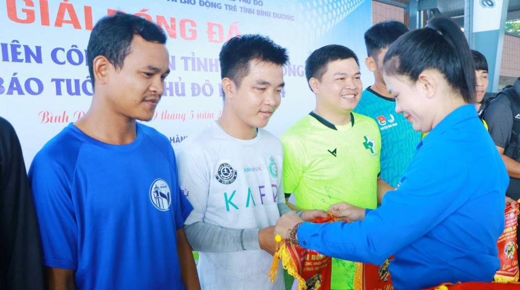 khai mac giai bong da nam thanh nien cong nhan tinh binh duong  cup bao tuoi tre thu do nam 2024 hinh 6