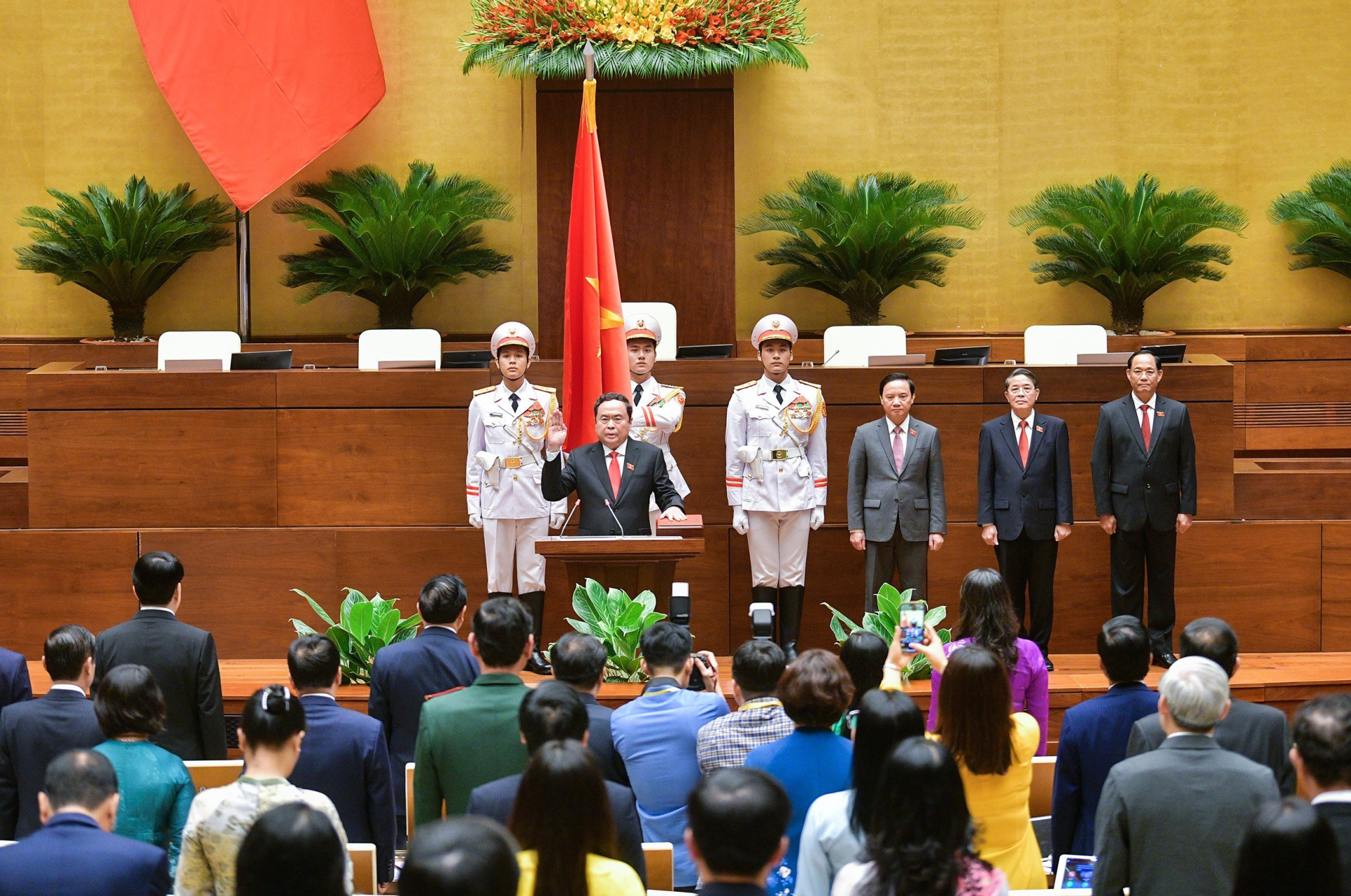 chu tich quoc hoi tran thanh man toi nguyen cong hien het suc minh phung su to quoc phuc vu nhan dan hinh 1