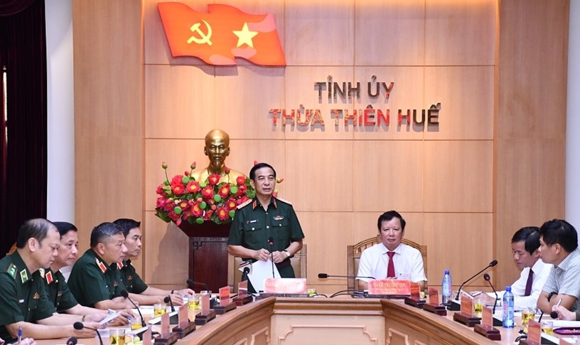 dai tuong phan van giang lam viec tai tinh thua thien  hue hinh 1