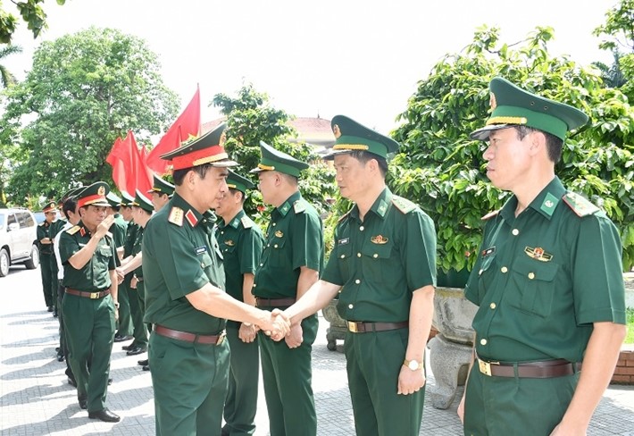 dai tuong phan van giang lam viec tai tinh thua thien  hue hinh 3