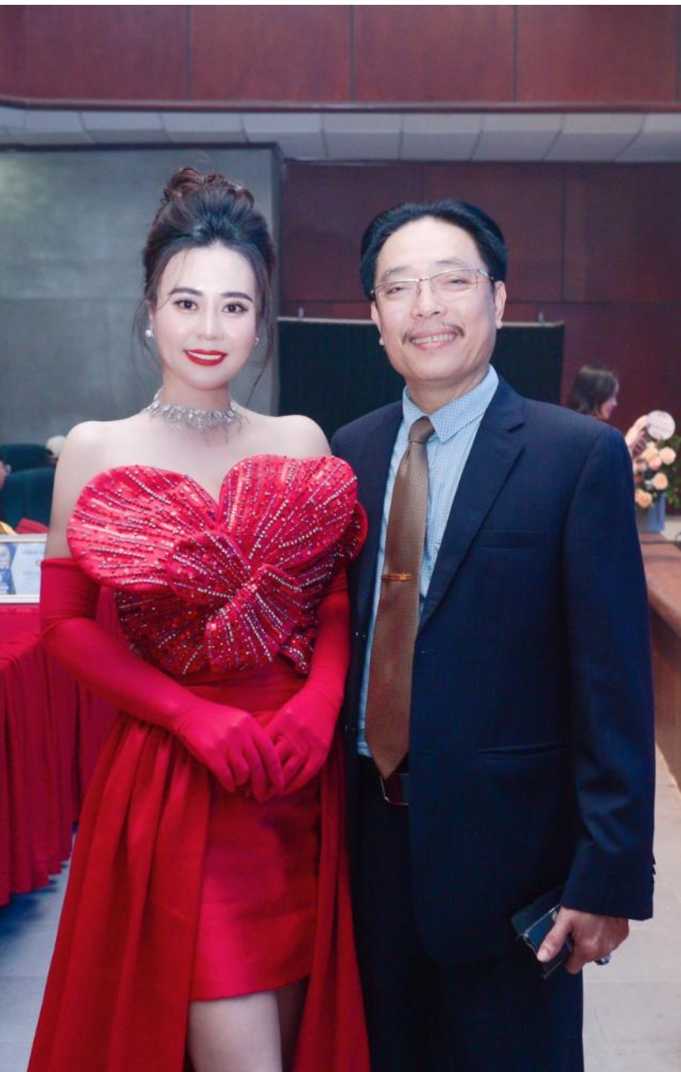 miss grand international phan kim oanh va dan hoa a hau long lay ngoi ghe nong mrs grand vietnam 2024 hinh 8