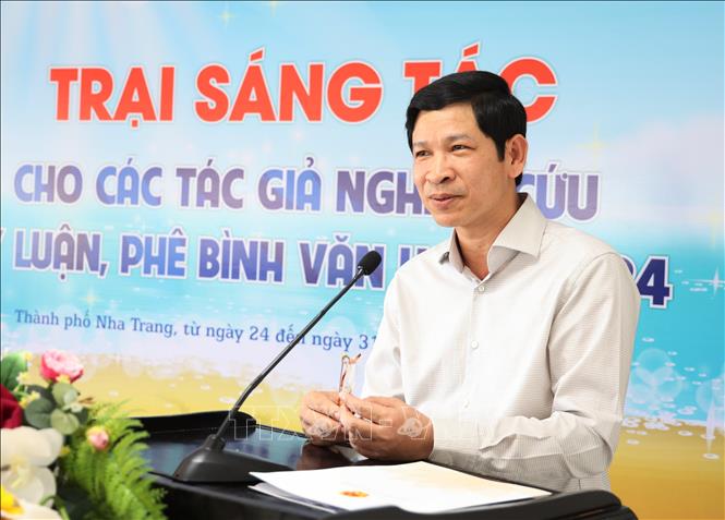 26 nha nghien cuu tham gia trai sang tac ly luan phe binh van hoc nam 2024 hinh 1