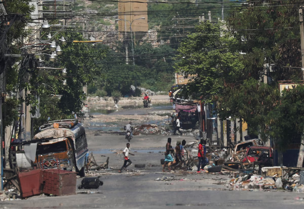 ba nha truyen giao bi bang dang phuc kich va sat hai o haiti hinh 1