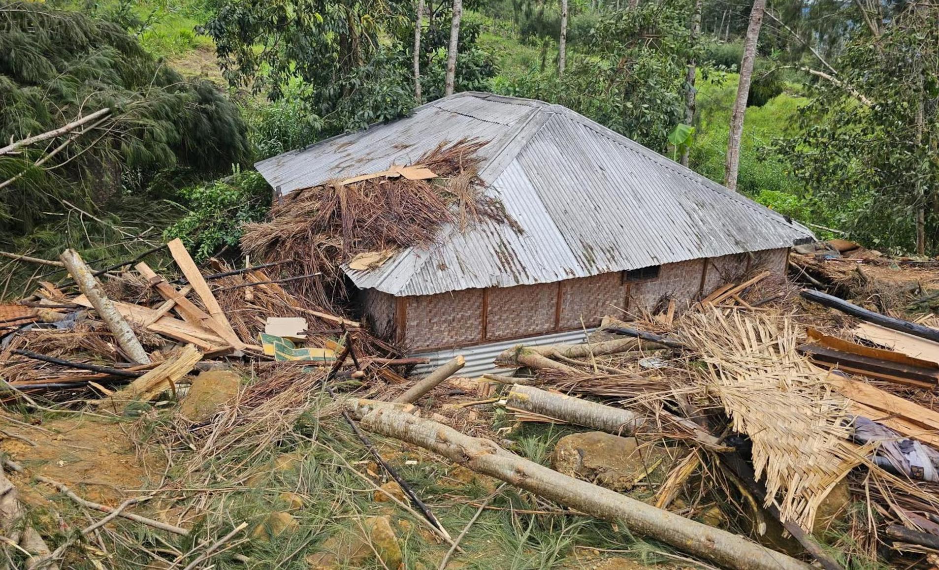 ba thi the duoc tim thay sau vu lo dat nghiem trong o papua new guinea hinh 1