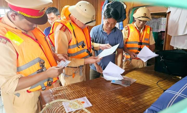 ha noi kiem tra xu ly hang loat vi pham tren duong thuy hinh 2