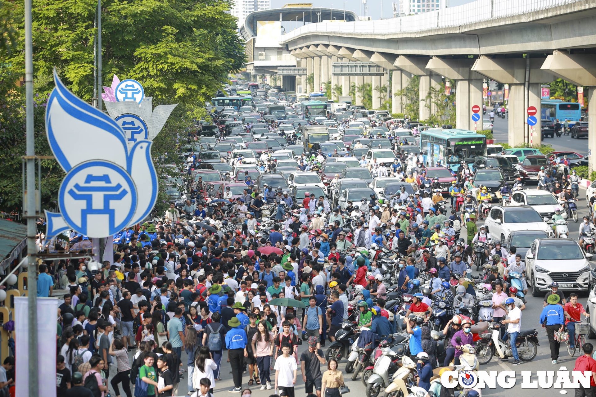 phu huynh vuot 100km dua con den ha noi de thu suc thi len lop 10 vao truong chuyen hinh 1