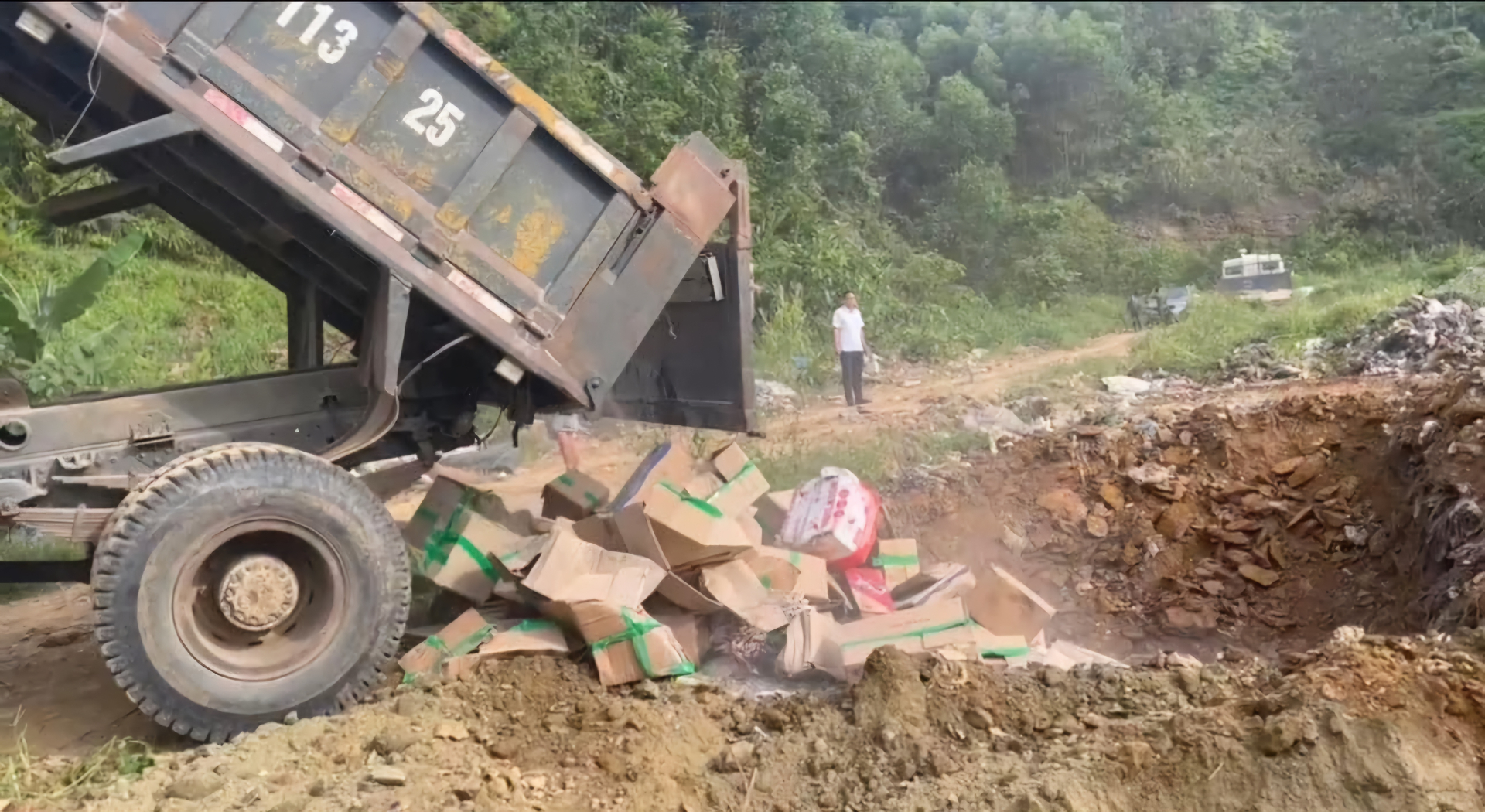 phu tho phat hien va tieu huy gan 20 tan chan ga dong lanh khong ro nguon goc hinh 2