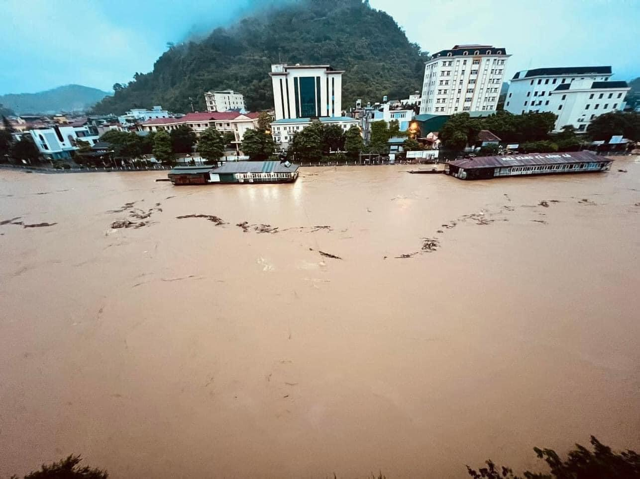 nuoc lu o song gam len tren bao dong 3 nhieu noi tai ha giang chim trong bien nuoc hinh 1