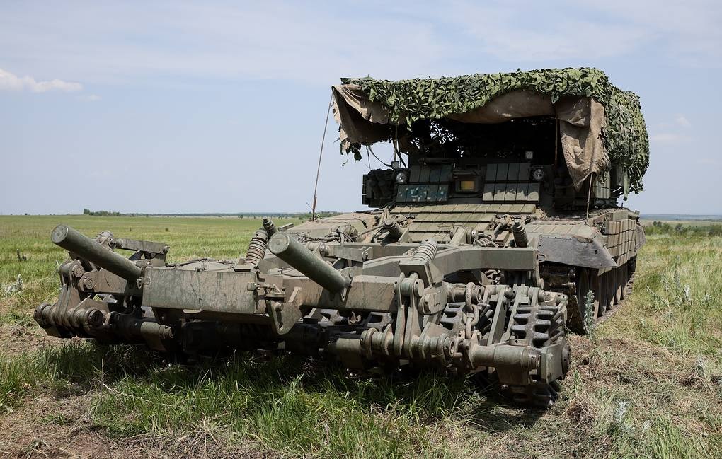 nga tuyen bo kiem soat them mot ngoi lang o donetsk hinh 1