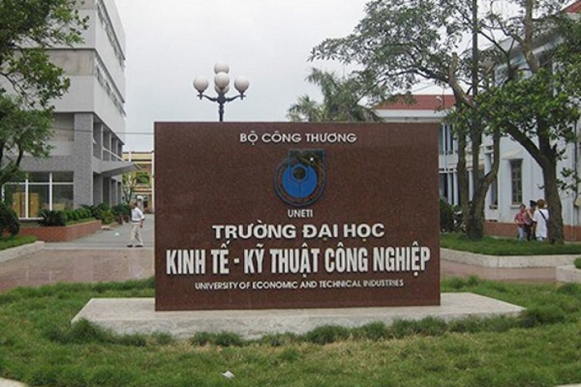 truong dai hoc kinh te ky thuat cong nghiep nhieu nganh tuyen sinh vuot chi tieu trong nhieu nam hinh 1