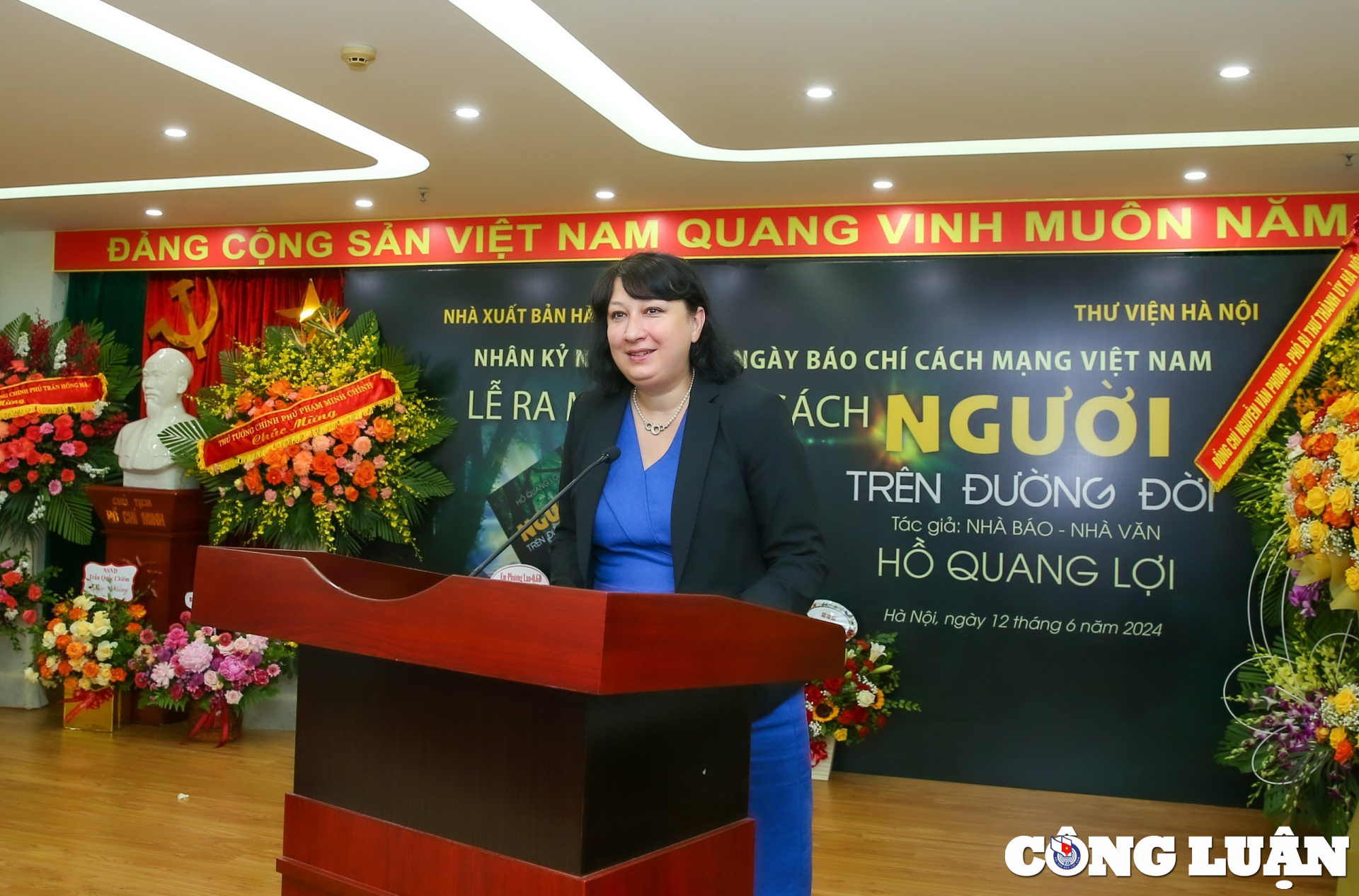 ra mat sach nguoi tren duong doi cua nha bao nha van ho quang loi hinh 8