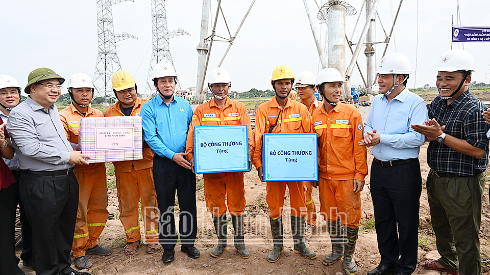 bo truong bo cong thuong kiem tra tien do thi cong du an duong day 500kv mach 3 hinh 2