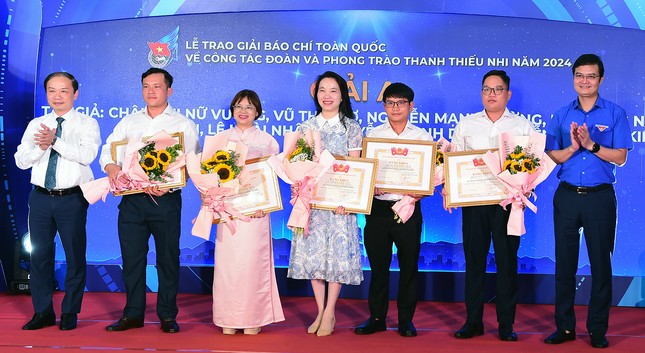 trao giai bao chi toan quoc ve cong tac doan va phong trao thanh thieu nhi hinh 1