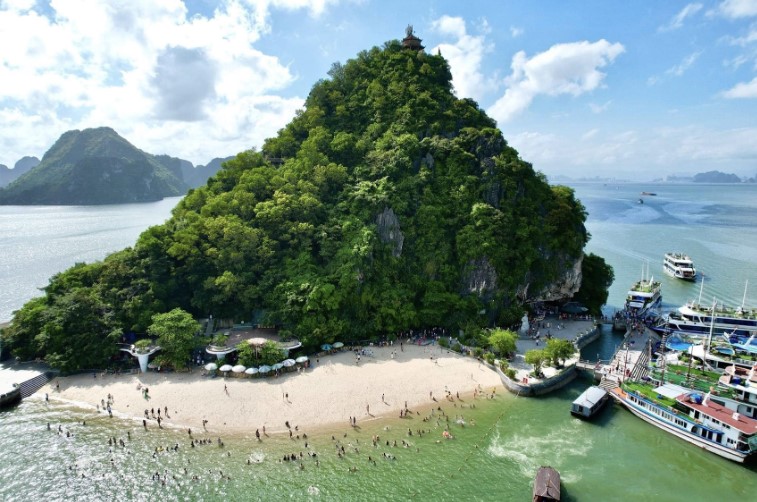 quang ninh xac minh vu tau du lich bo roi khach tren vinh ha long hinh 1