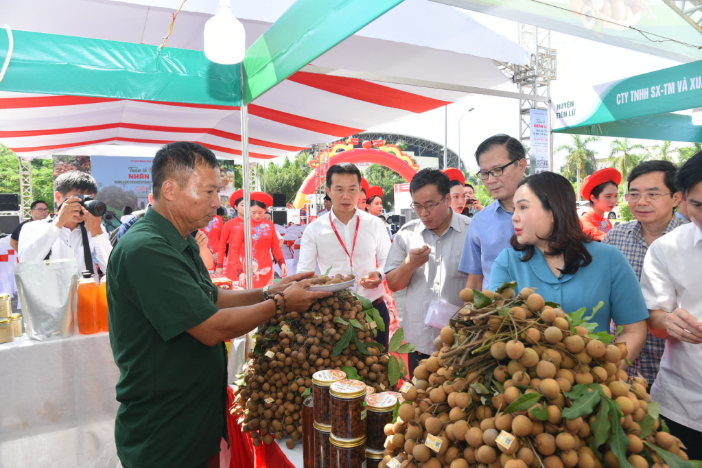 50 gian hang tham gia le hoi nhan long va nong san tinh hung yen nam 2024 hinh 1