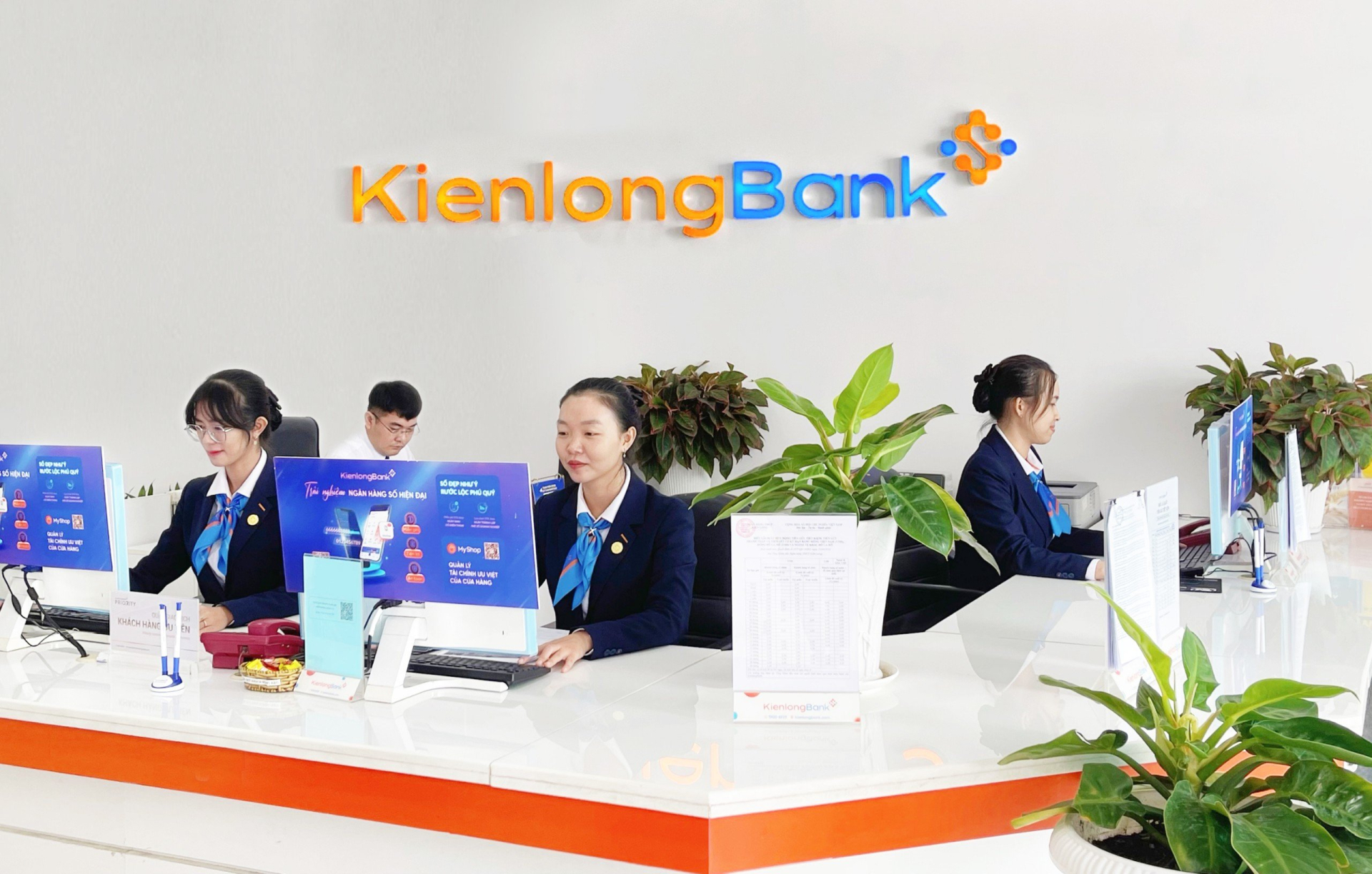 nu giao dich vien kienlongbank kip thoi ngan chan khach hang chuyen tien cho doi tuong lua dao hinh 1