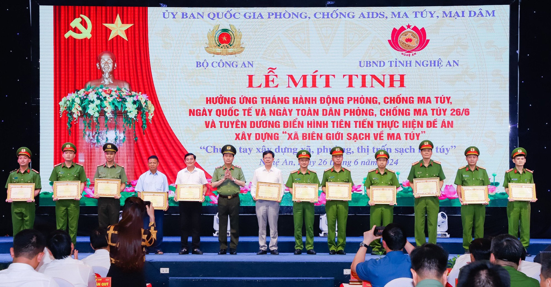 pho thu tuong le thanh long nang cao suc de khang cua toan xa hoi doi voi hiem hoa ma tuy hinh 4