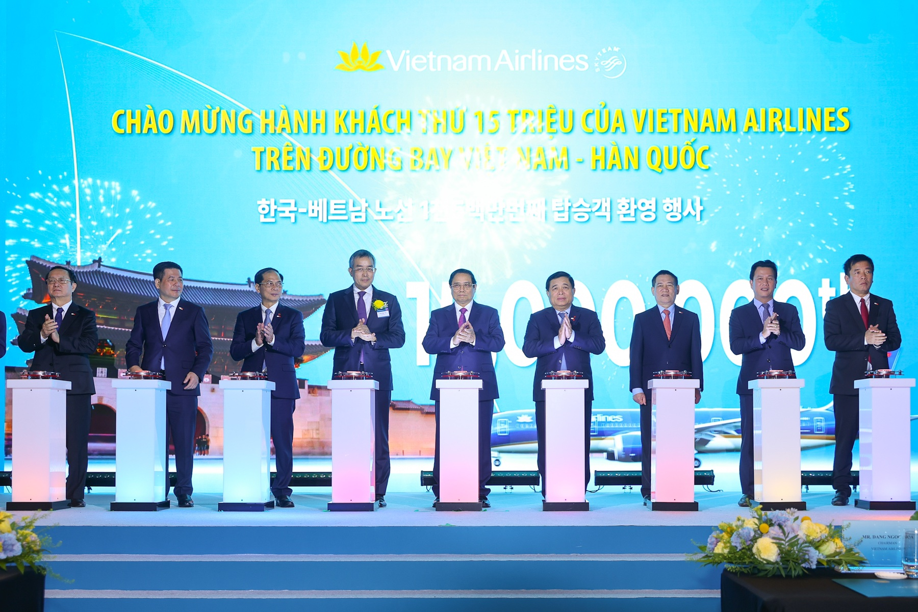 vietnam airlines to chuc le ky niem 30 nam duong bay hinh 2
