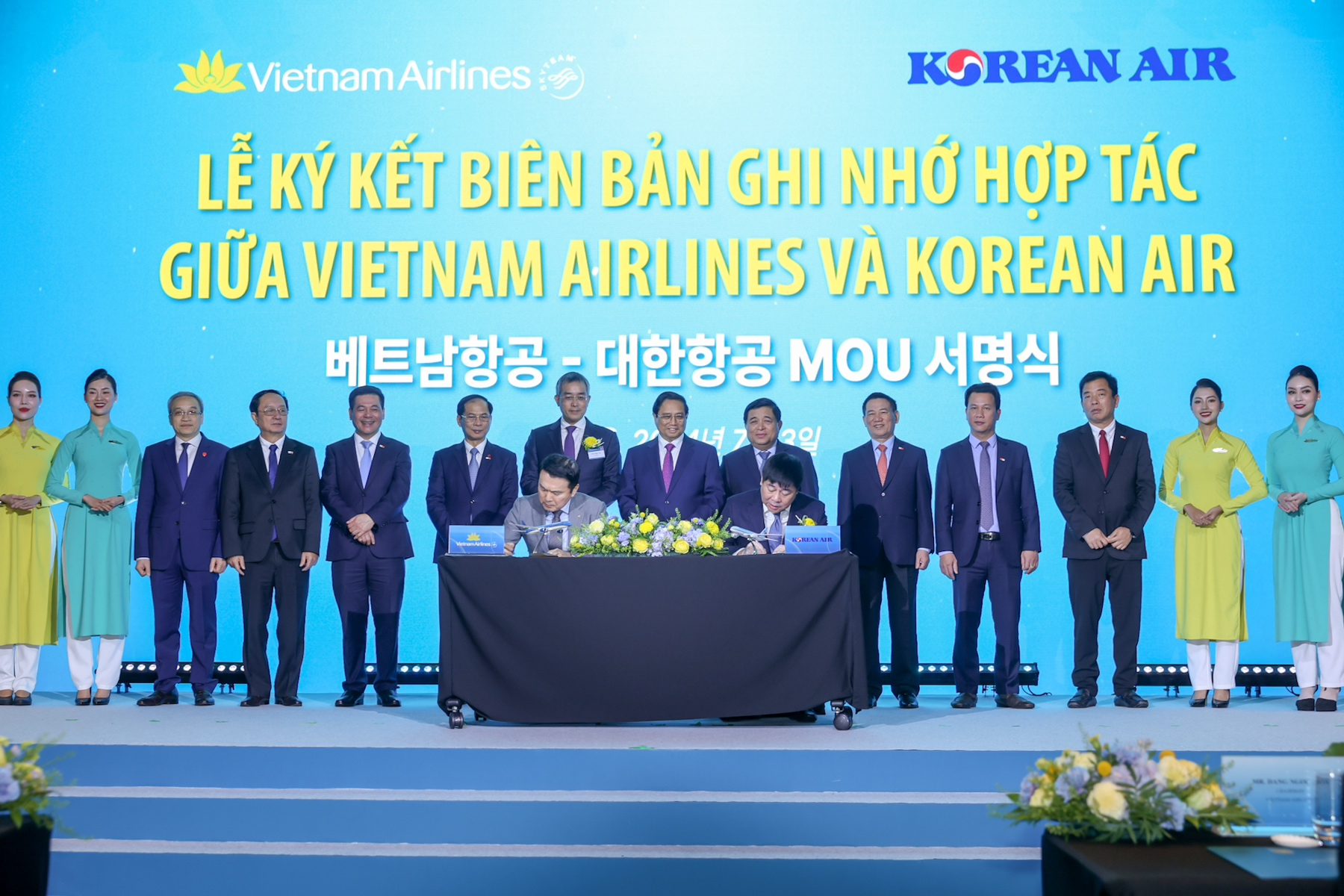 vietnam airlines to chuc le ky niem 30 nam duong bay hinh 6