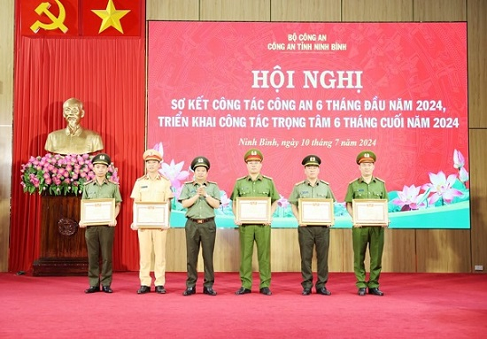 ninh binh tuoc giay phep lai xe 4559 truong hop trong 6 thang dau nam 2024 hinh 1