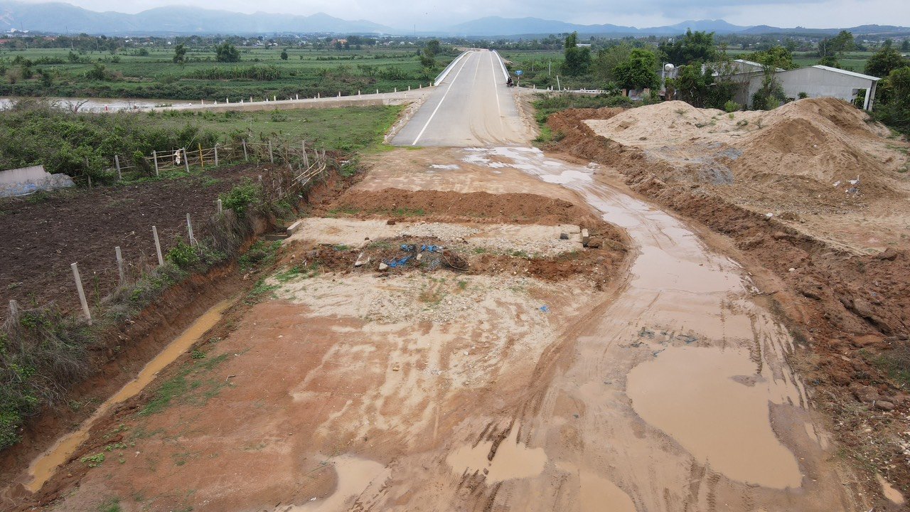 kon tum duong dan len cau 121 ty dong thi cong hon 5 nam van do dang hinh 2