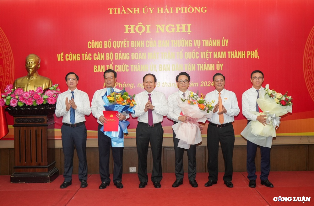 thanh uy hai phong cong bo cac quyet dinh ve cong tac can bo hinh 1