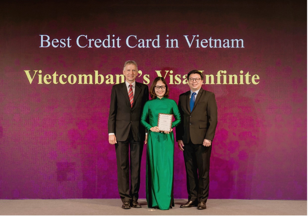 vietcombank vinh du nhan duoc 2 giai thuong lon cua the asian banker hinh 1