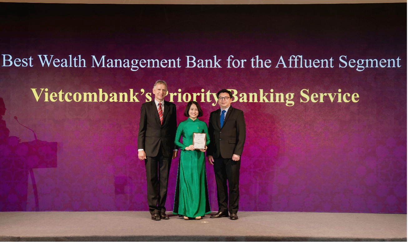 vietcombank vinh du nhan duoc 2 giai thuong lon cua the asian banker hinh 2