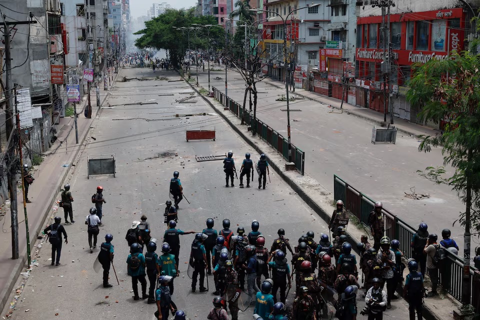 bieu tinh sinh vien leo thang o bangladesh cac co quan phai dong cua ap dat lenh gioi nghiem hinh 1