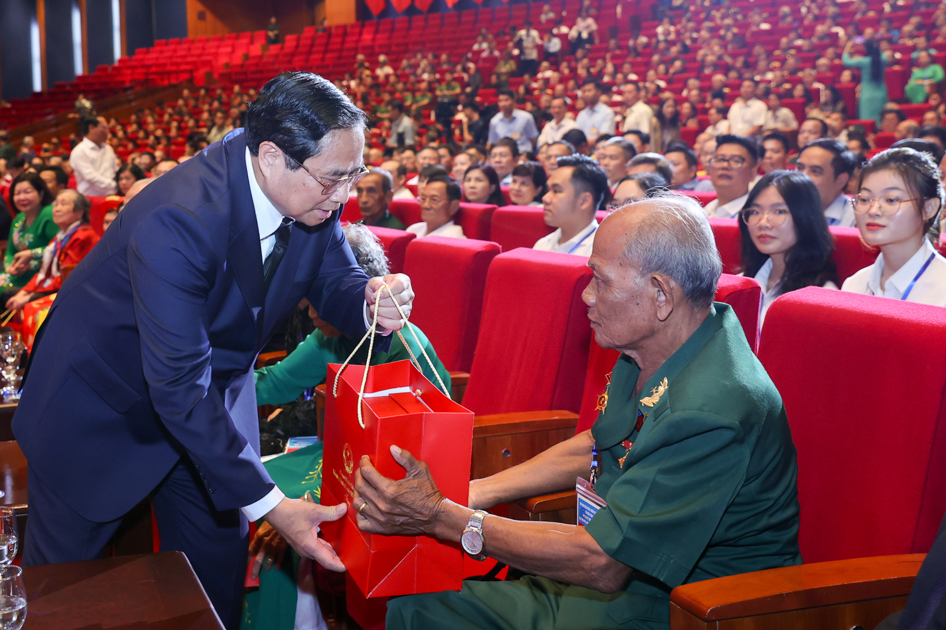 thu tuong pham minh chinh tang cuong thu hut nguon luc xa hoi thuc hien tot cac phong trao den on dap nghia hinh 3