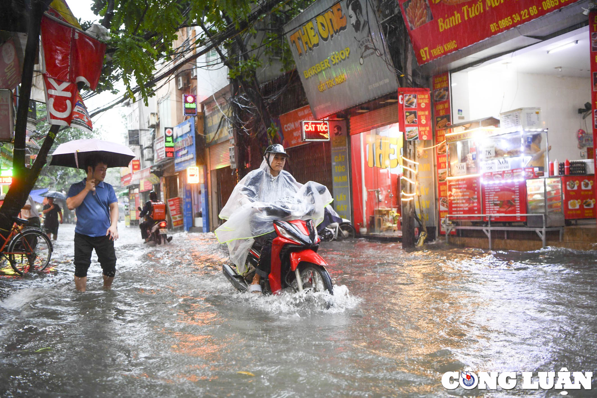 ha noi mua tam ta tu sang toi toi nhieu khu vuc ngap sau trong nuoc hinh 2